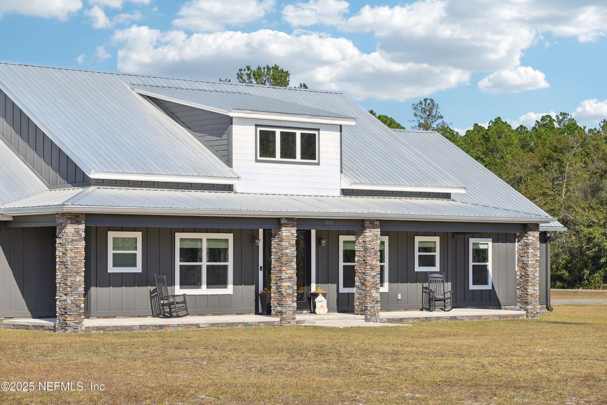 Exterior, Facade, Farmhouse