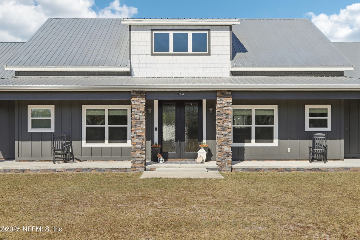 Exterior, Facade, Farmhouse