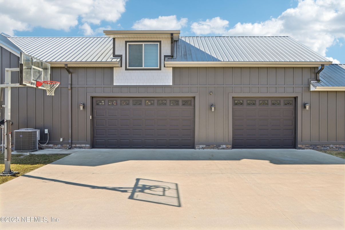 Attached, Exterior, Facade, Farmhouse