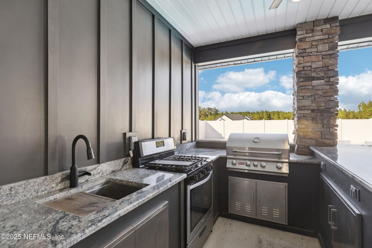 Exterior, Outdoor Kitchen