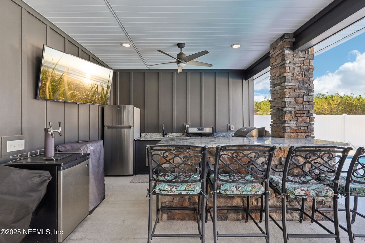 Exterior, Outdoor Kitchen