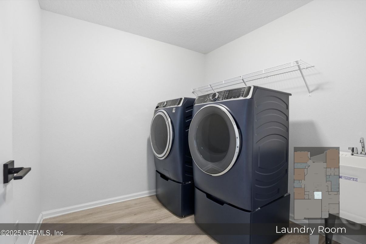 Interior, Washer, Wood Texture Flooring