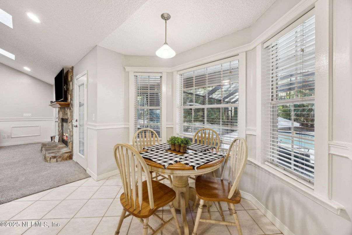 Dining room, Fireplace, Interior, Pendant Lights, Recessed Lighting