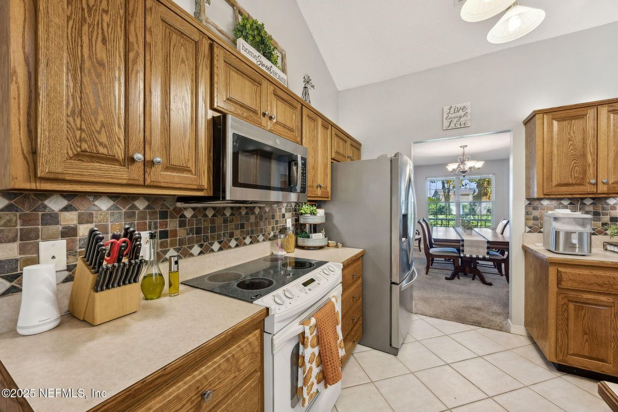 Chandelier, Dining room, Interior, Kitchen