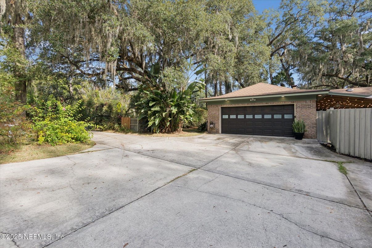 Detached Garage, Exterior