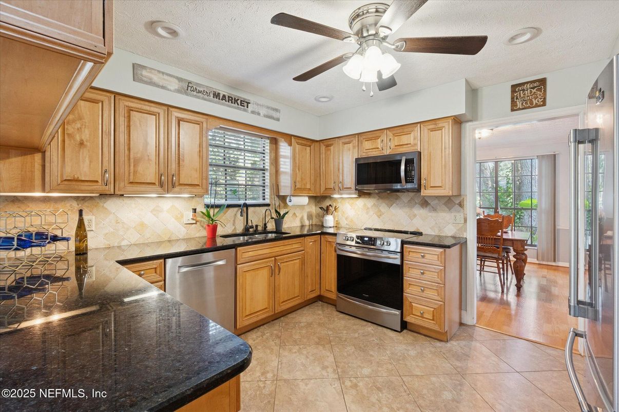 Dining room, Interior, Kitchen, Recessed Lighting, Stainless Steel Appliances