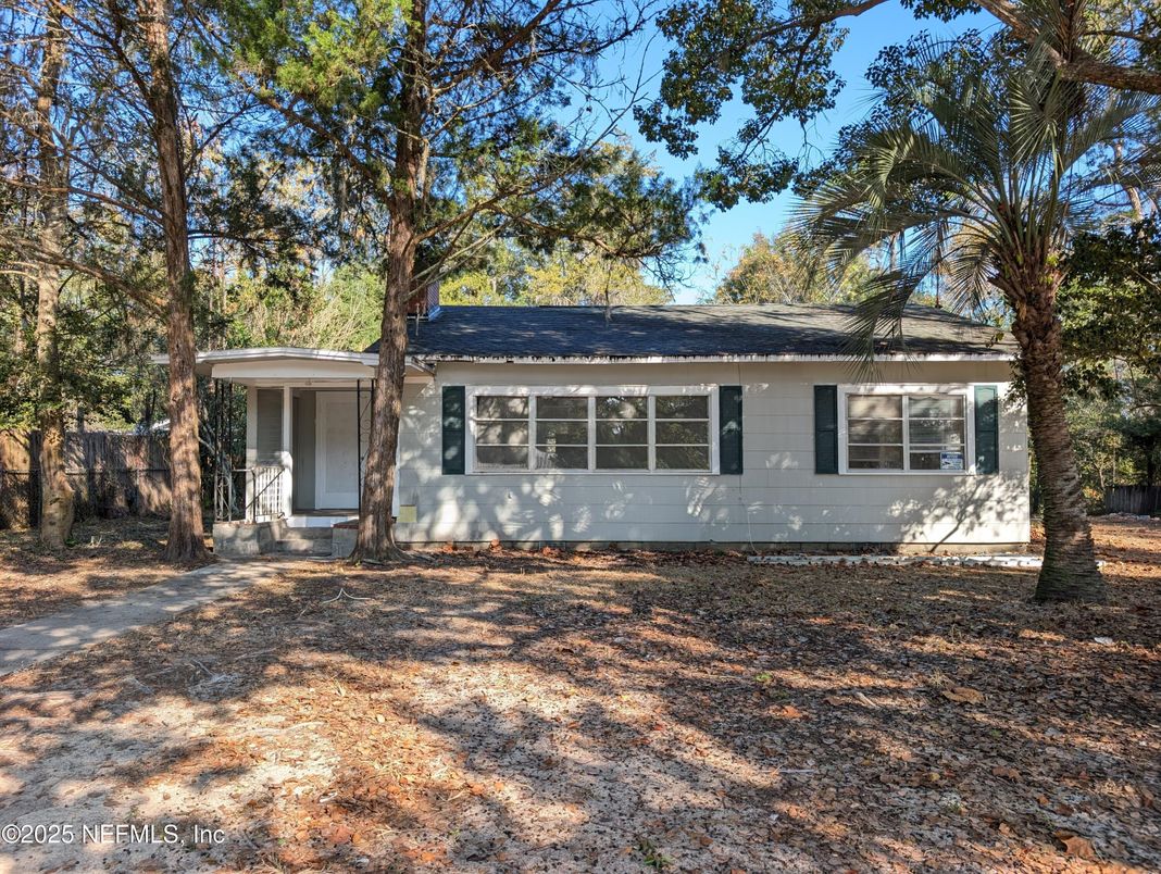 Exterior, Facade, Ranch