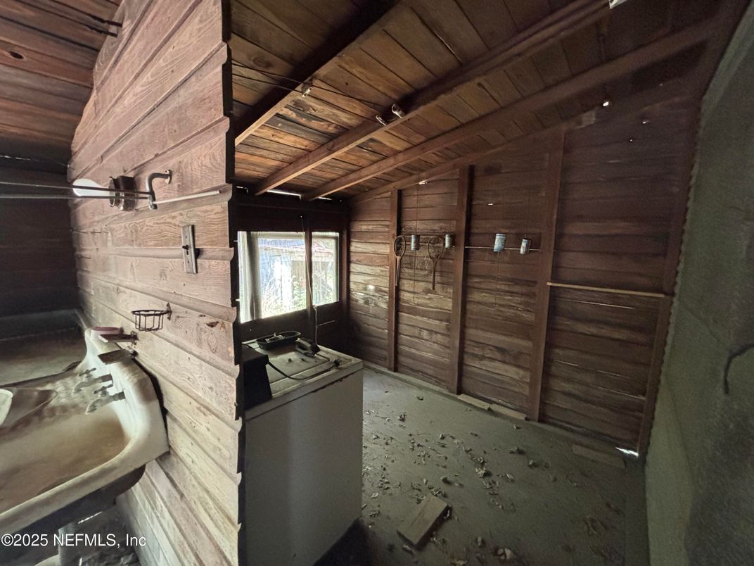 Interior, Washer, Wooden Beams, Wooden Ceilings, Wooden Walls