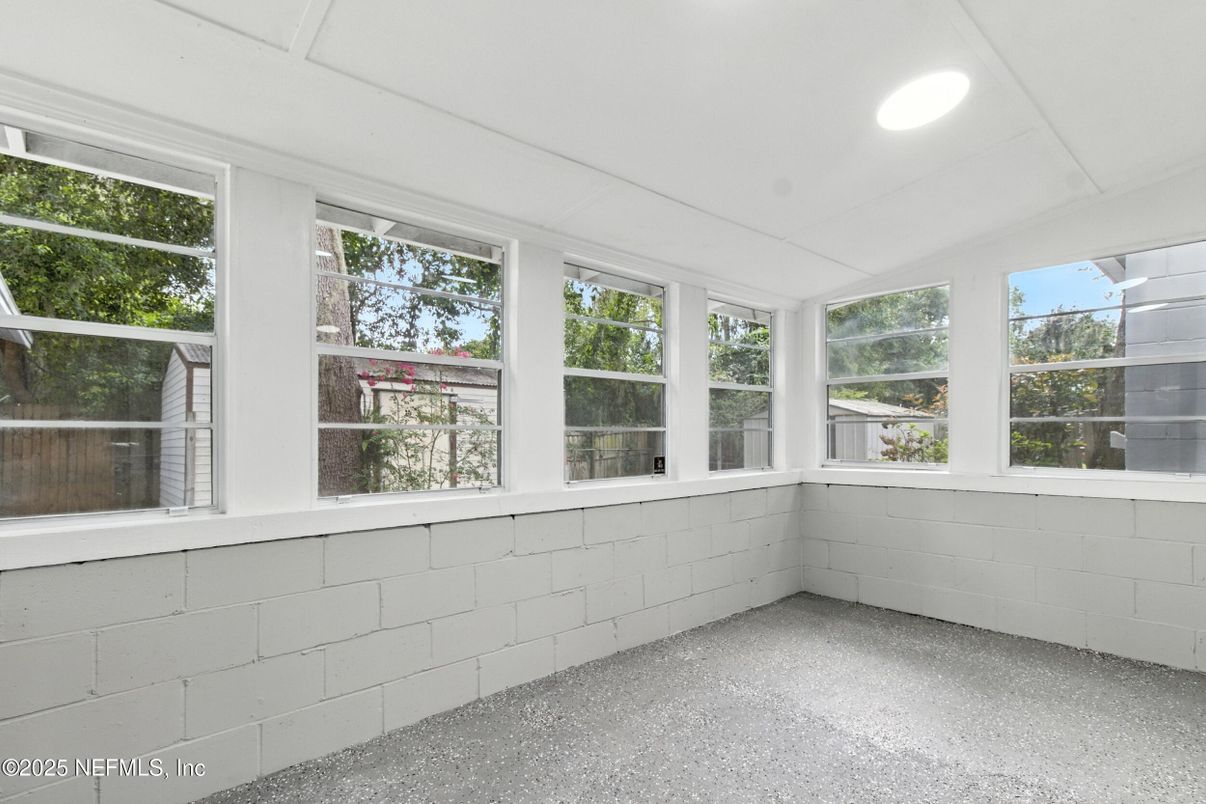 Empty room, Interior, Recessed Lighting, Sun Room