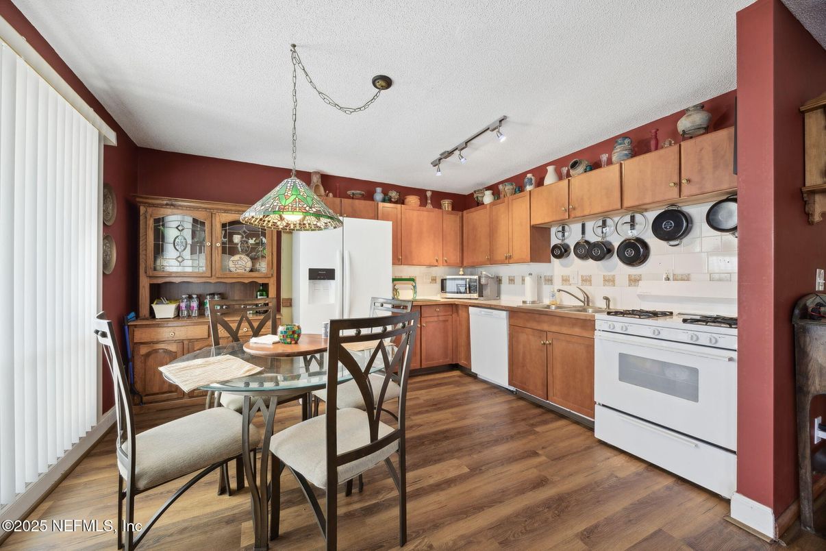 Dining room, Interior, Kitchen, Pendant Lights, Wood Texture Flooring