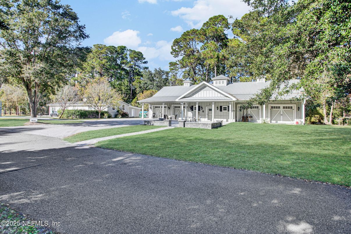 Backyard, Exterior, Facade, Ranch