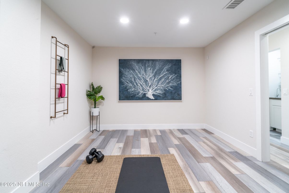 Fitness Equipment, Interior, Recessed Lighting, Wood Texture Flooring