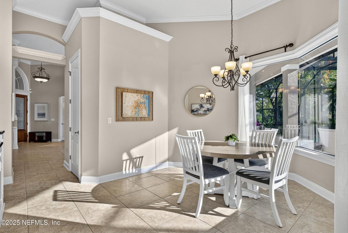 Chandelier, Dining room, Interior, Pendant Lights