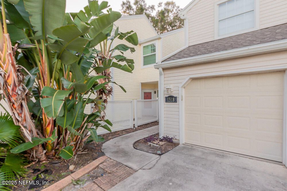 Detached Garage, Exterior