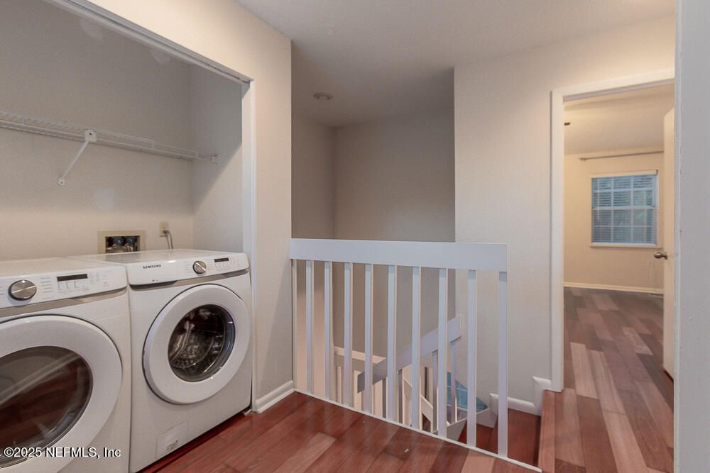 Interior, Washer, Wood Texture Flooring