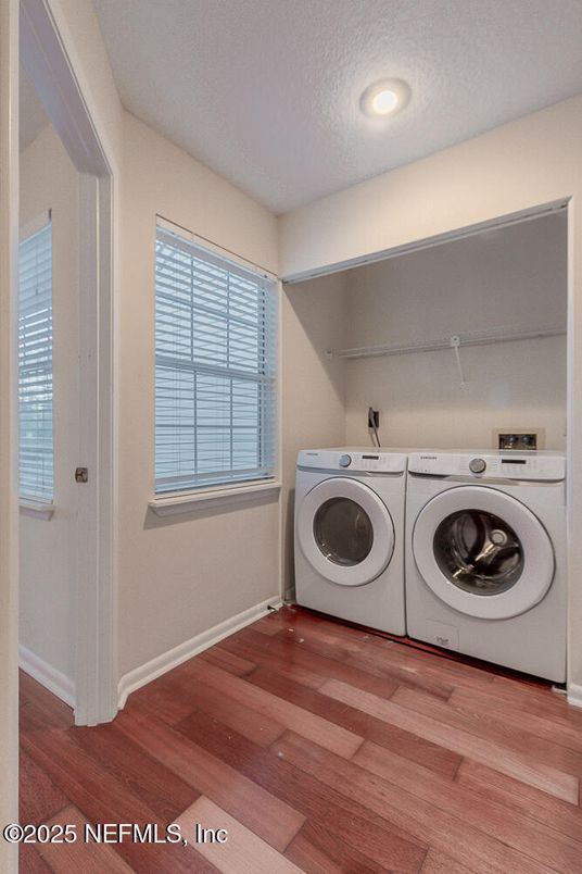 Interior, Recessed Lighting, Washer, Wood Texture Flooring