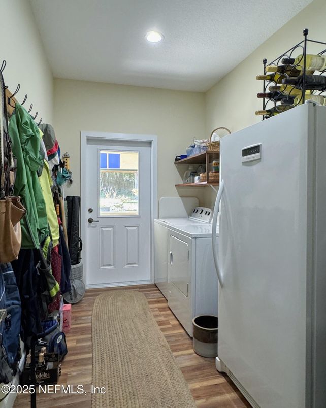 Interior, Recessed Lighting, Washer, Wood Texture Flooring