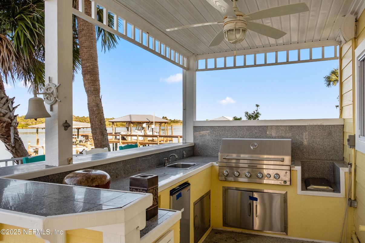 Exterior, Outdoor Kitchen, Water