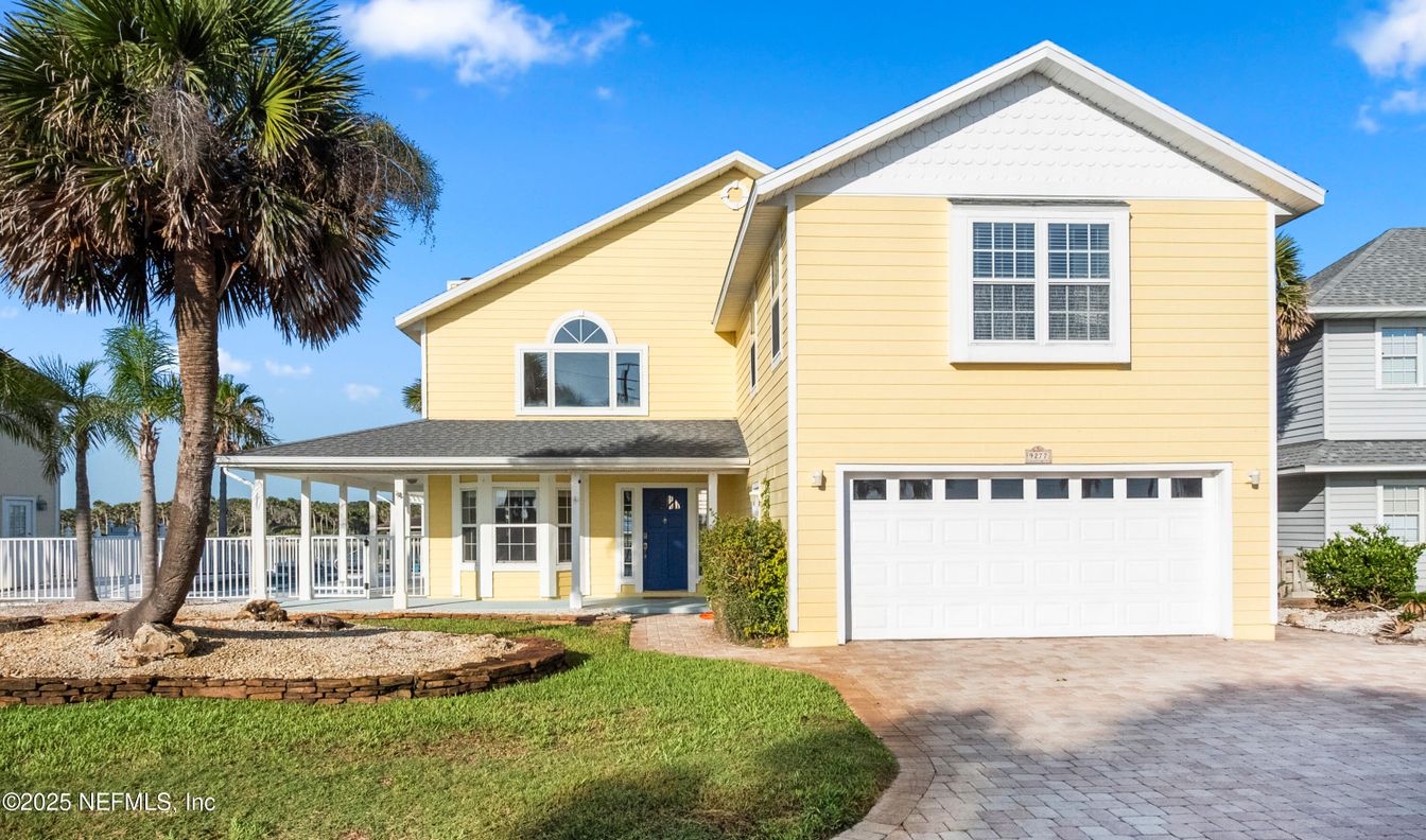 Attached, Exterior, Facade, Farmhouse