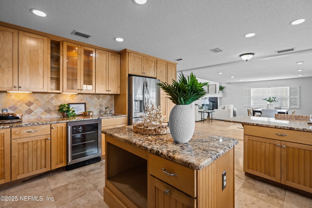 Dining room, Interior, Kitchen, Recessed Lighting, Stainless Steel Appliances