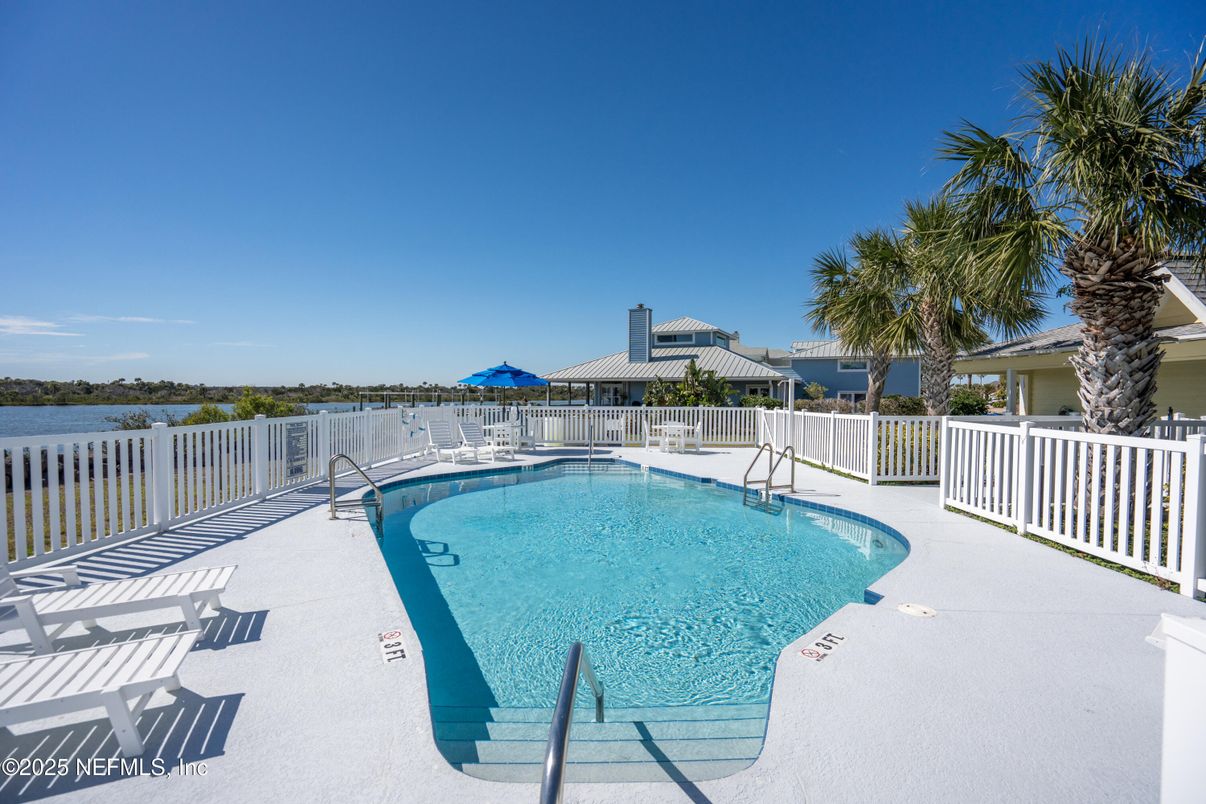 Exterior, Pool, Water