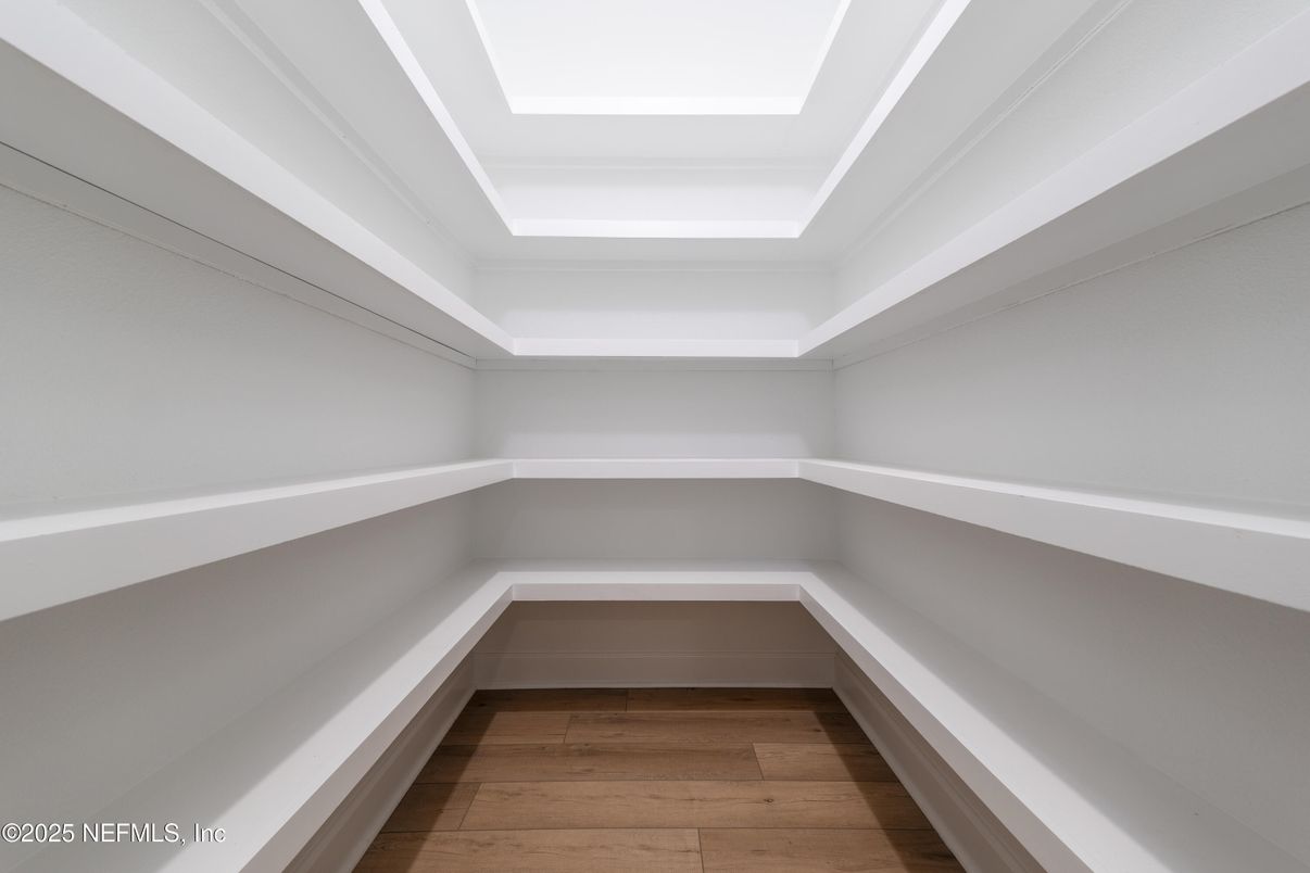 Interior, Walk-in Closets, Wood Texture Flooring