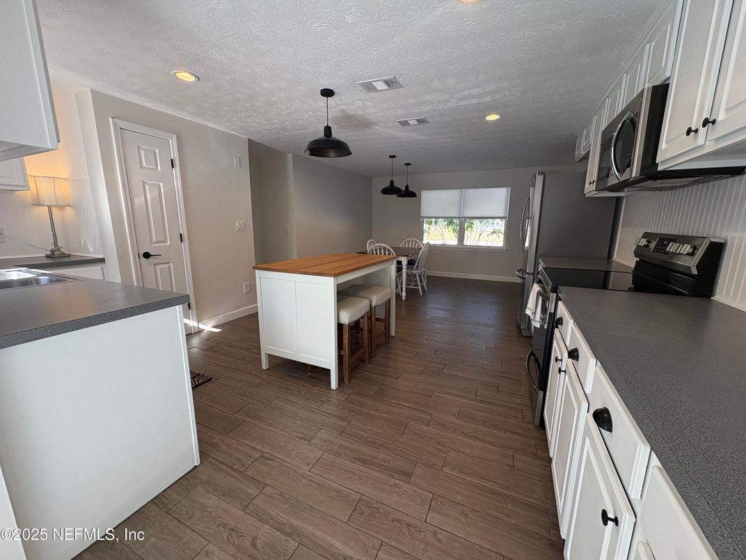 Dining room, Interior, Kitchen, Pendant Lights, Recessed Lighting, Wood Texture Flooring