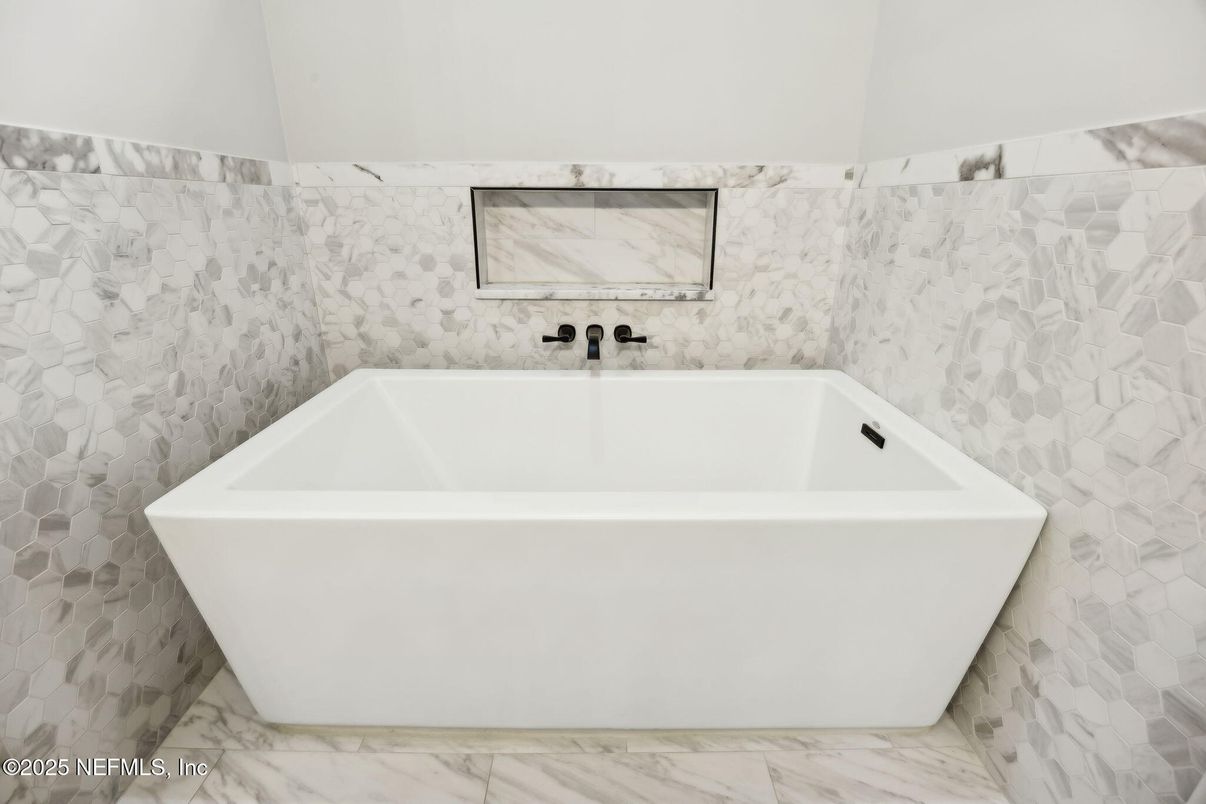 Bathroom, Free Standing Baths, Interior, Marble, Marble Walls