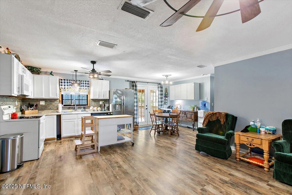 Chandelier, Dining room, Interior, Kitchen, Pendant Lights, Wood Texture Flooring