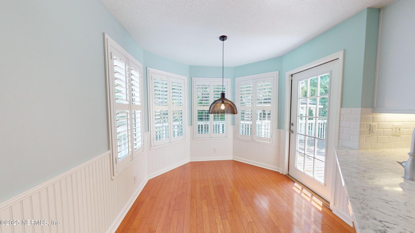 Empty room, Interior, Pendant Lights, Wood Texture Flooring