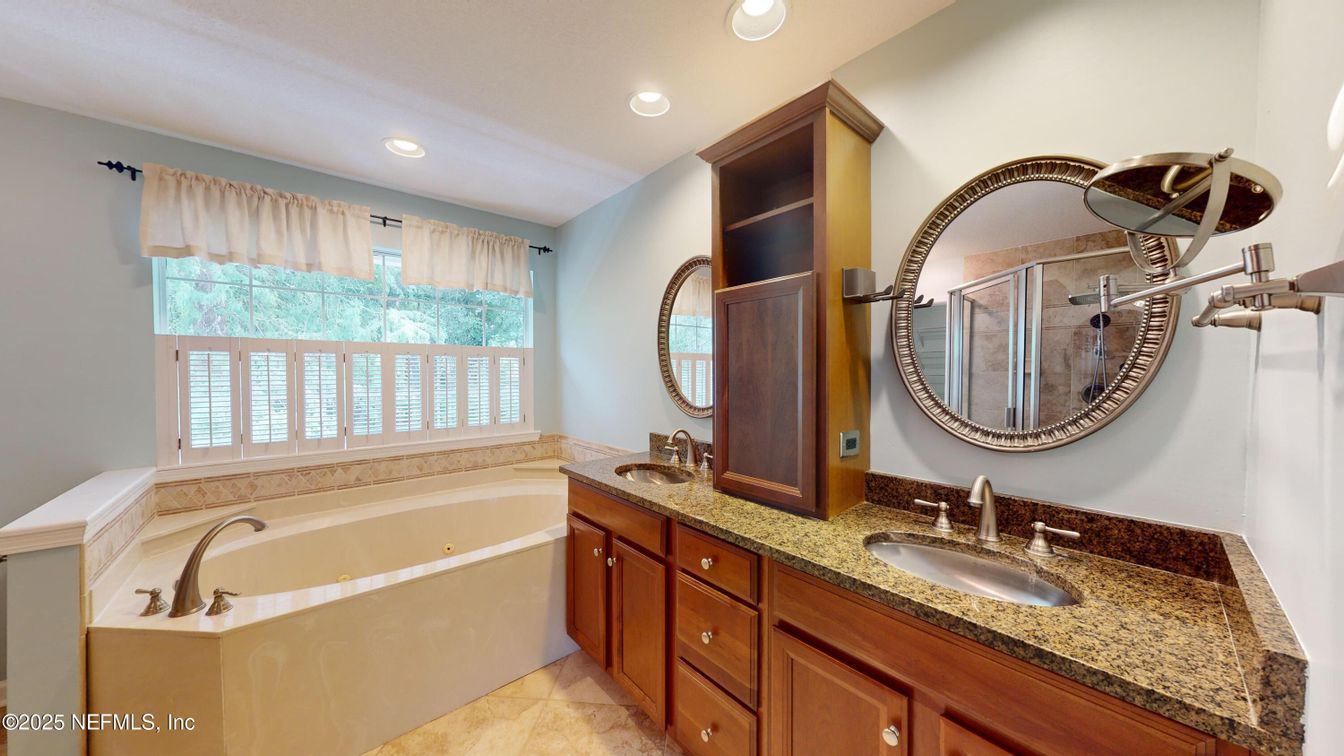 Bathroom, Dual Sink Vanities, Interior, Recessed Lighting