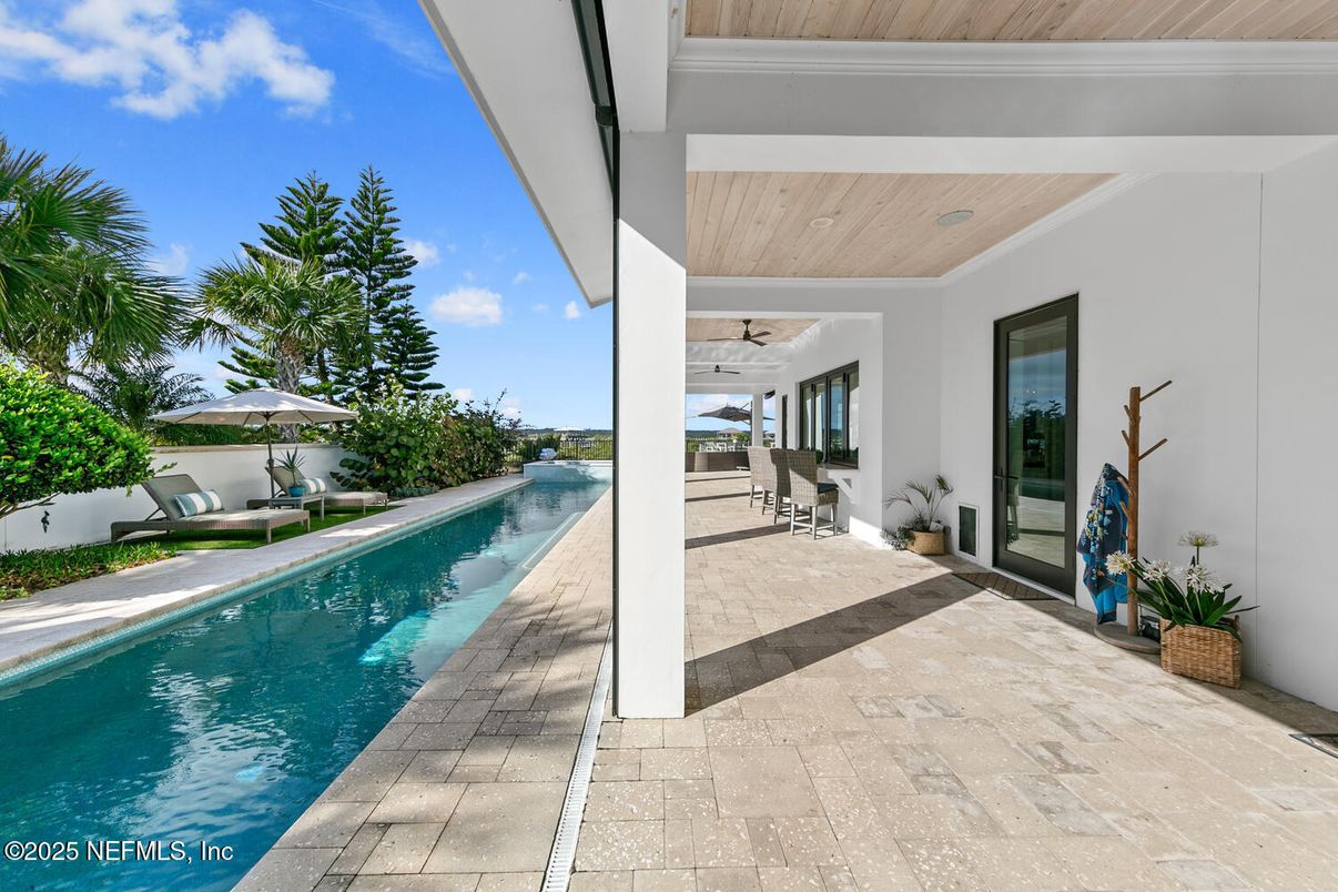 Exterior, Outdoor Kitchen, Pool