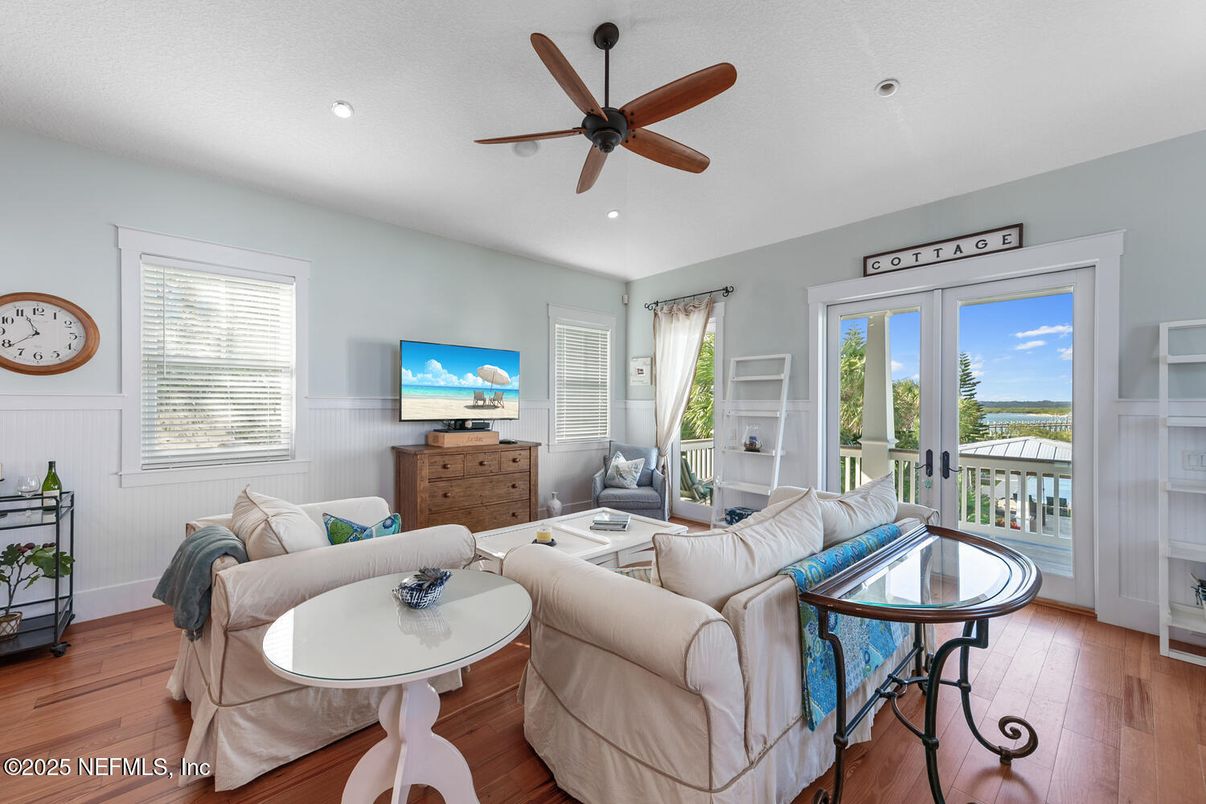 Interior, Living room, Recessed Lighting, Water, Wood Texture Flooring