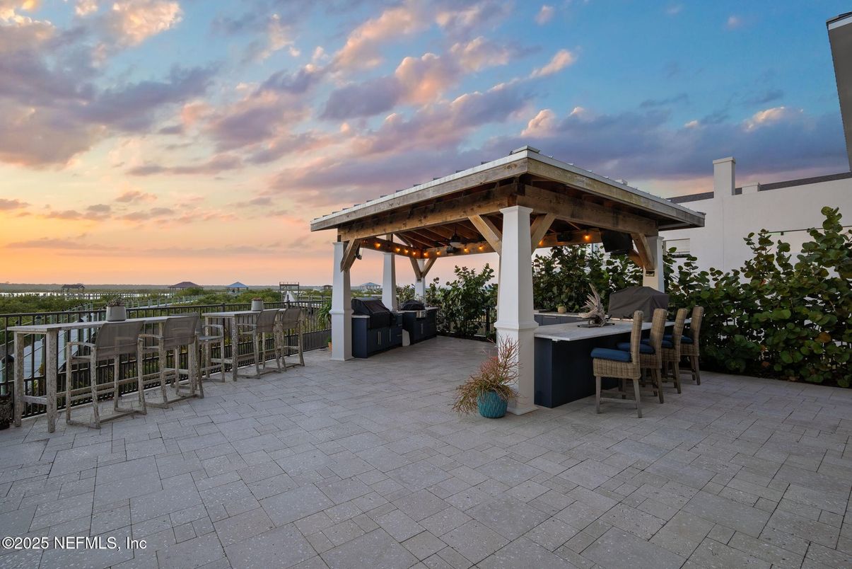 Exterior, Outdoor Kitchen