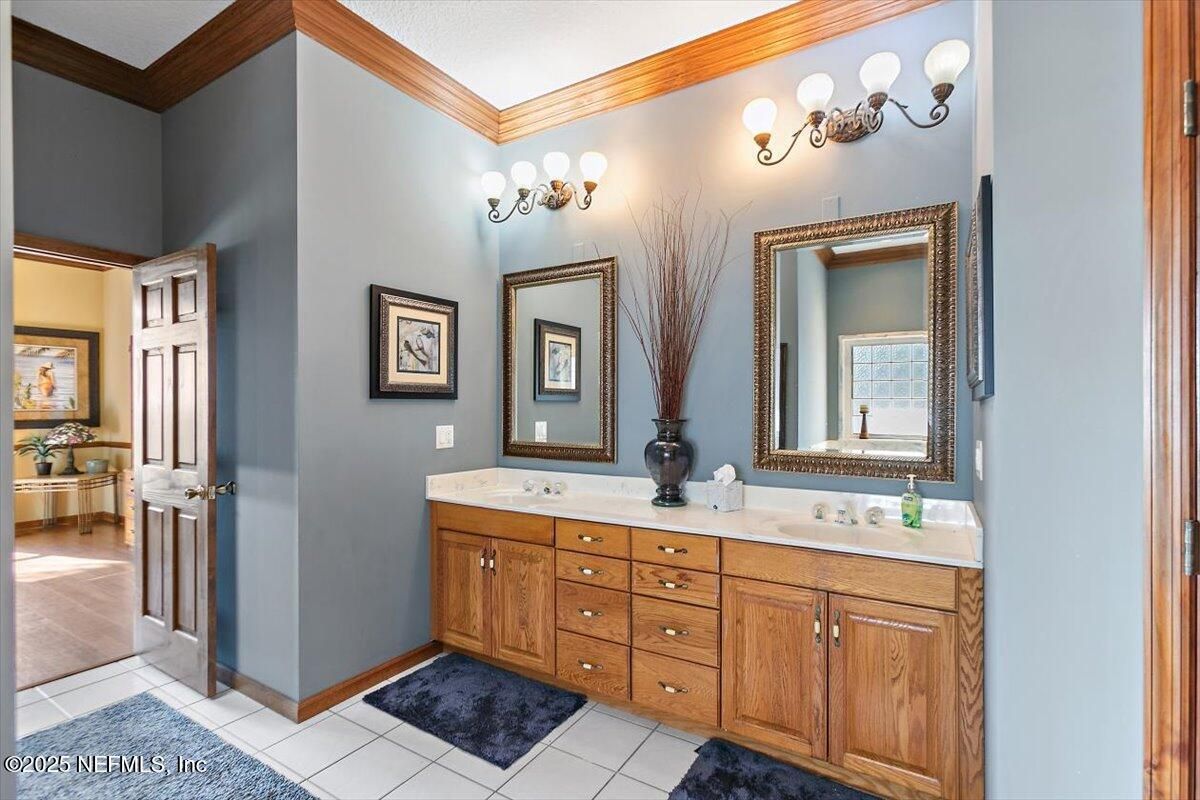 Bathroom, Dual Sink Vanities, Interior