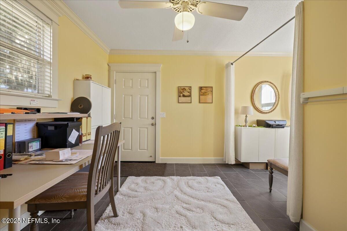 Home Office, Interior