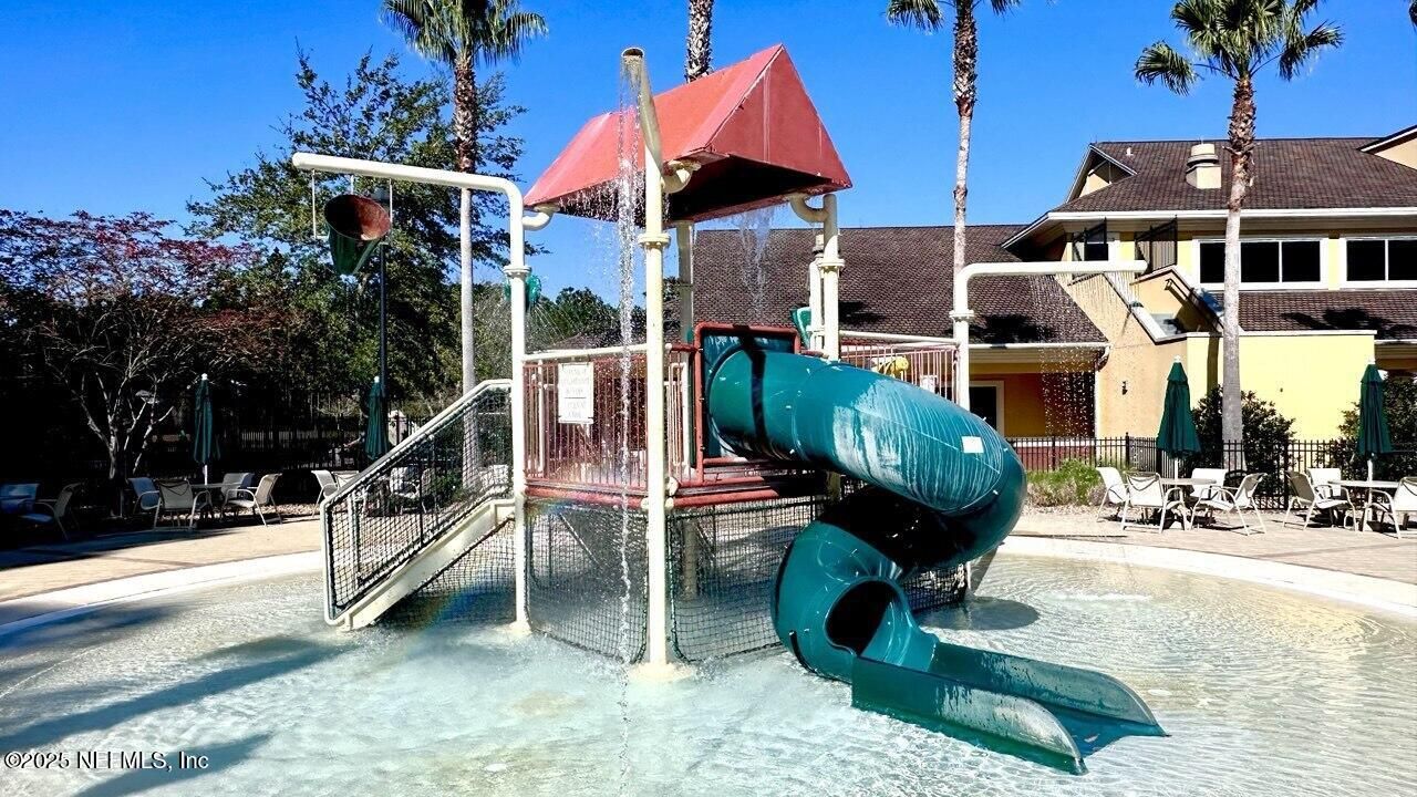 Exterior, Playground, Pool