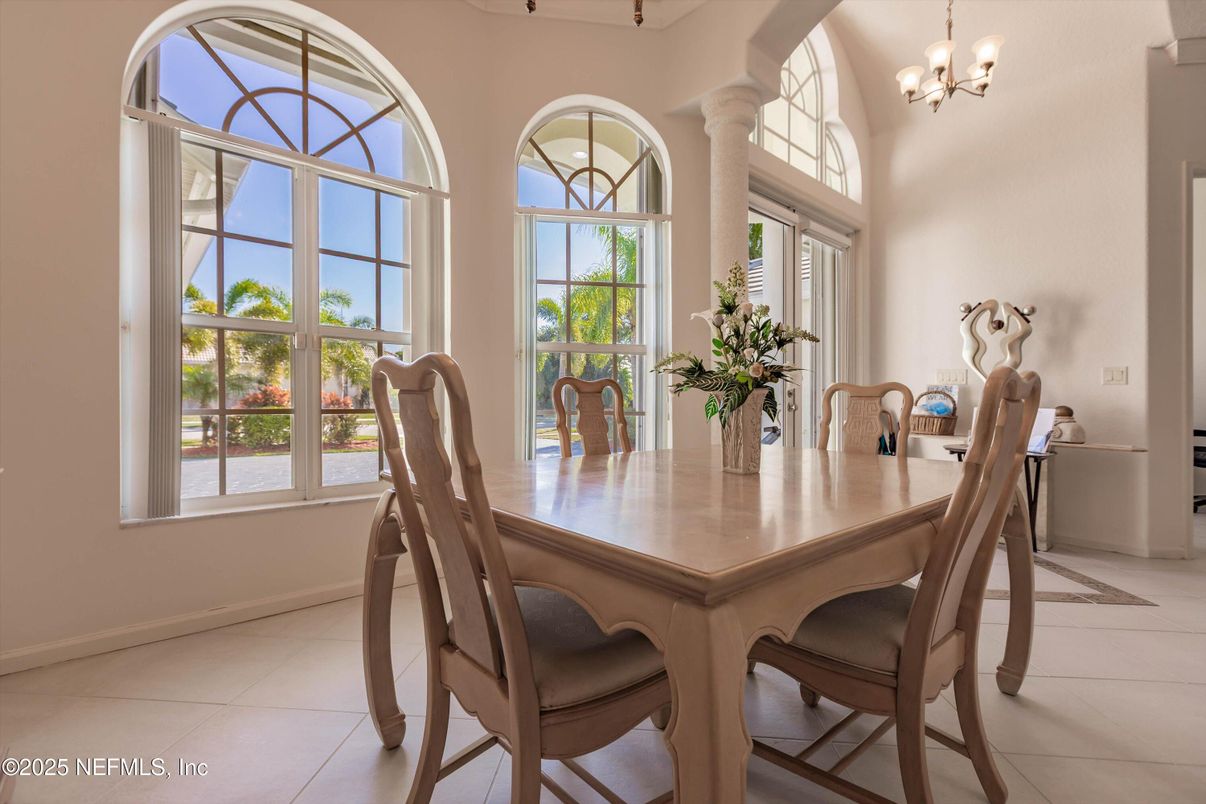 Chandelier, Dining room, Interior