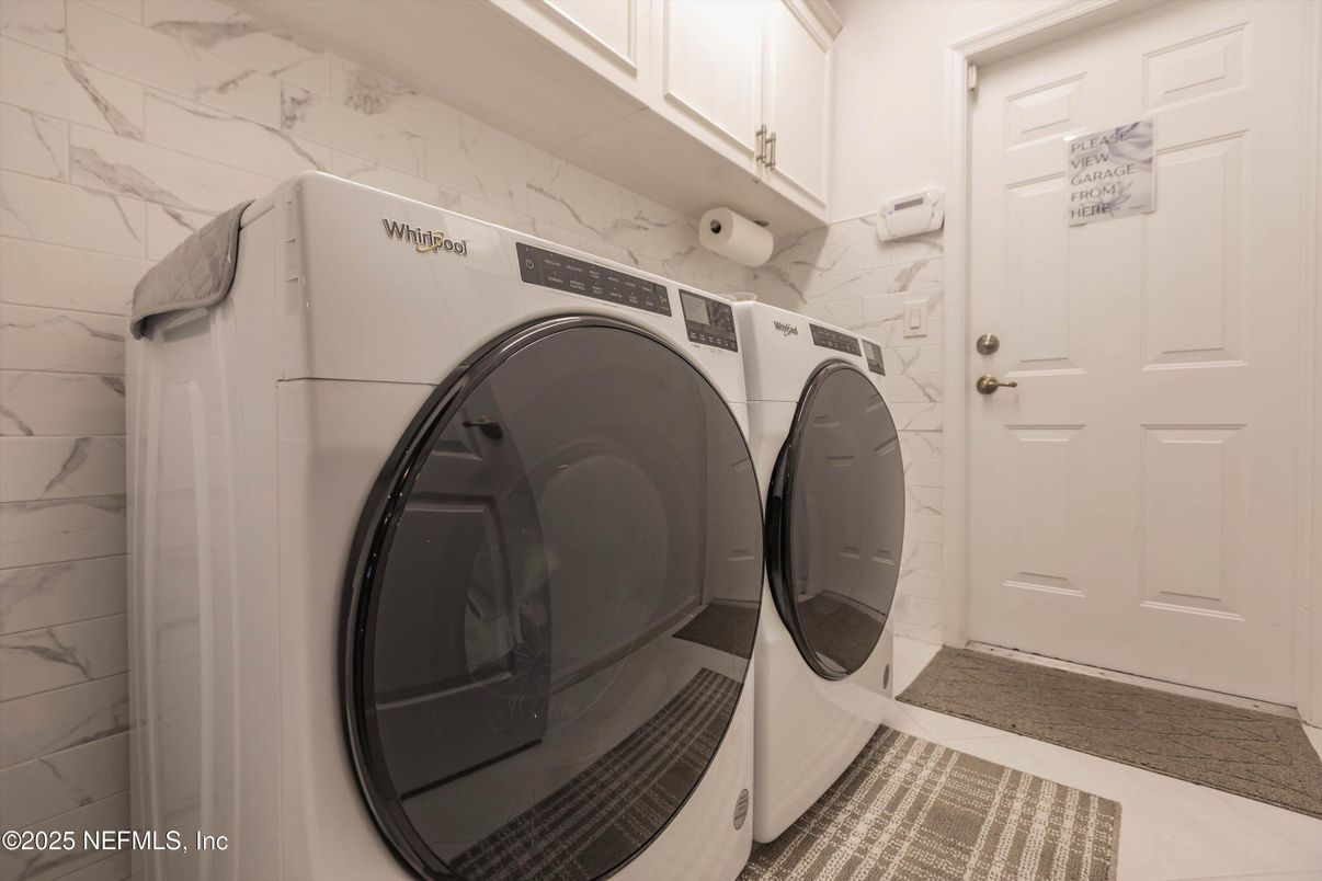 Interior, Marble Walls, Washer