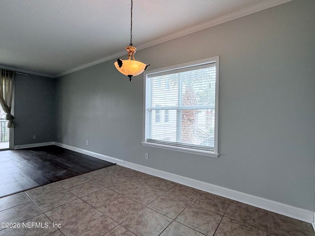 Empty room, Interior, Pendant Lights