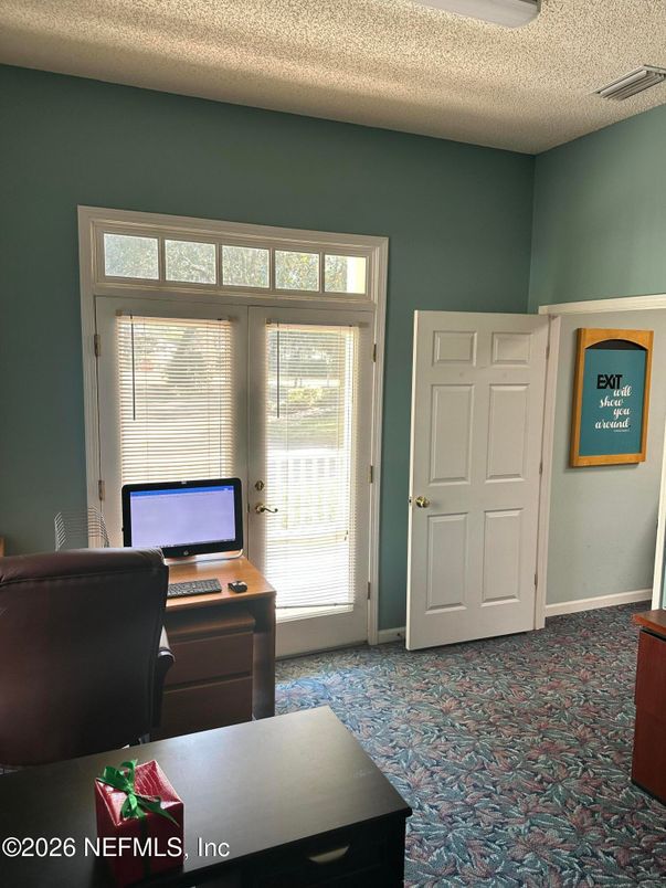 Home Office, Interior