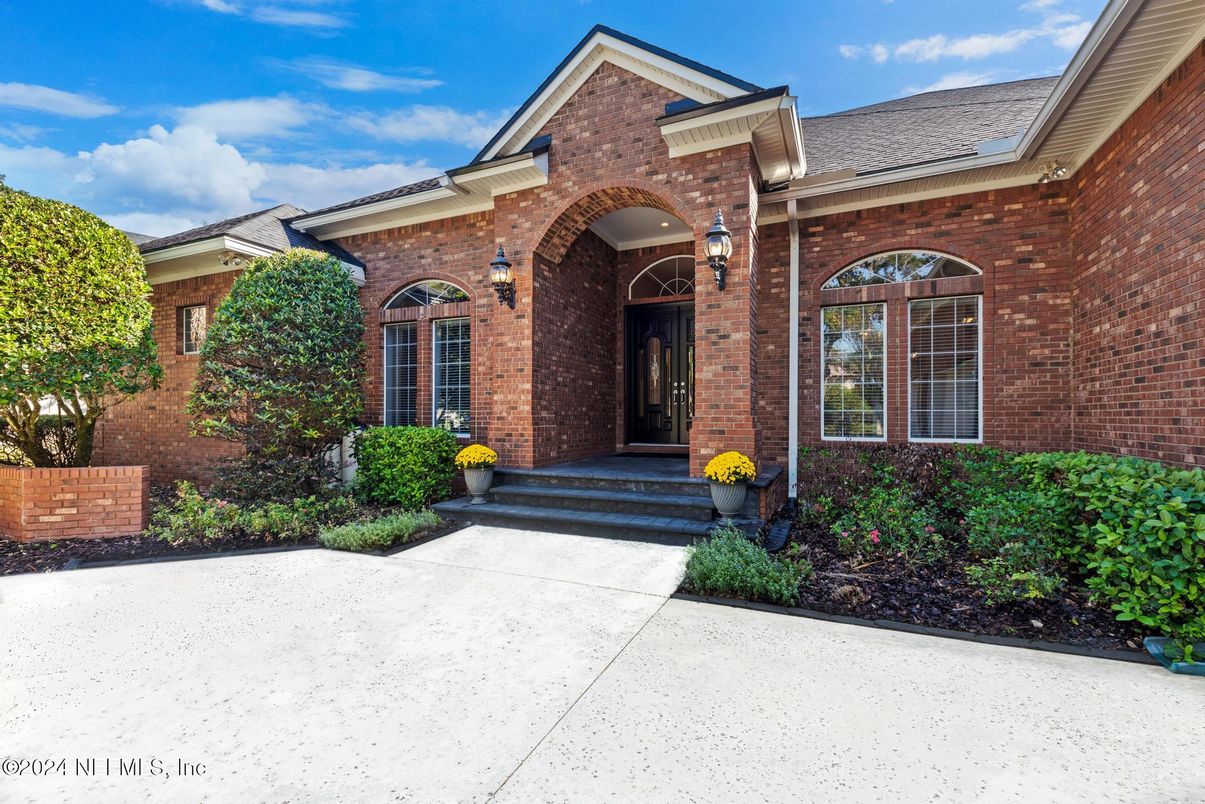 Exterior, Facade, Brick Facade, Brick Traditional