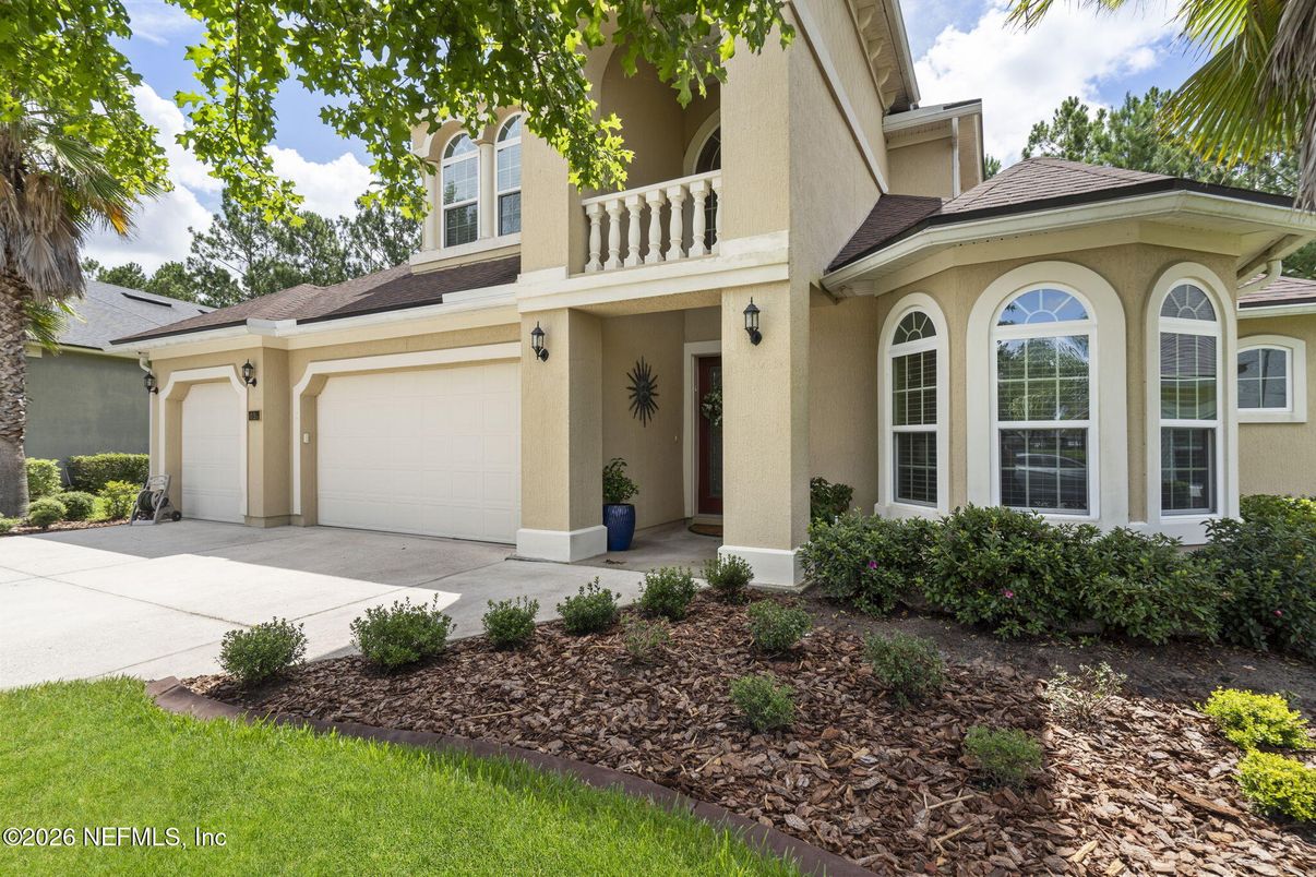 Attached, Exterior, Facade, Mediterranean