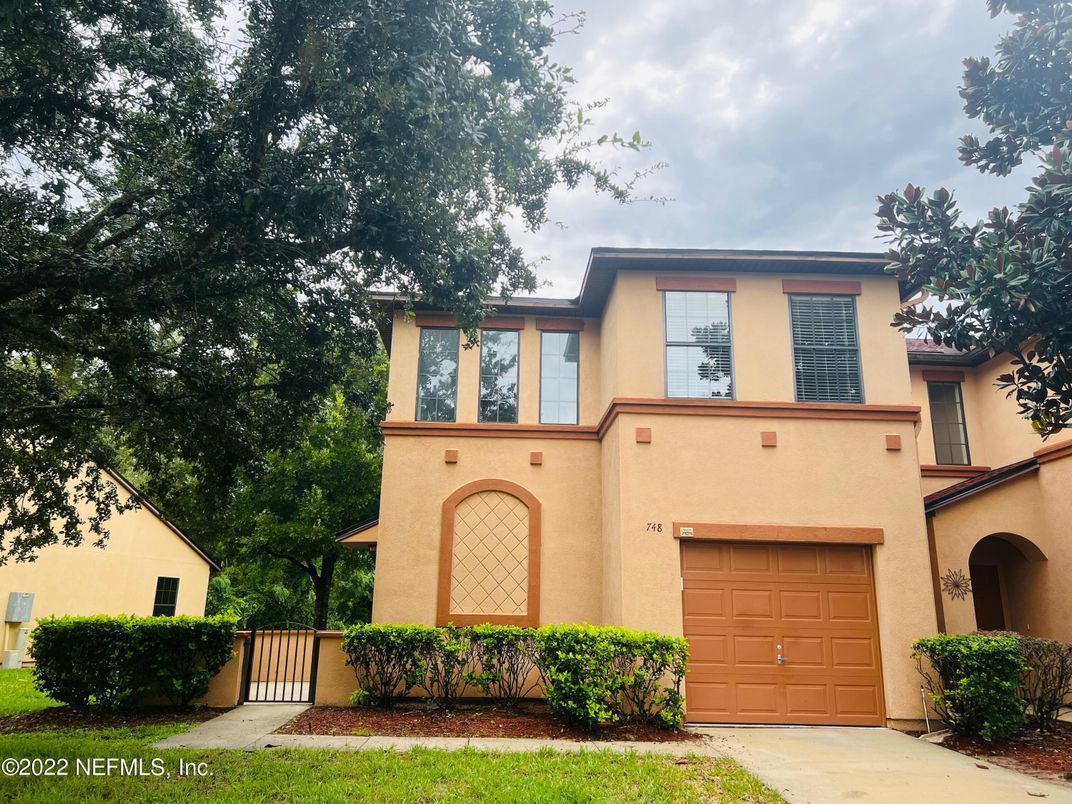 Attached, Exterior, Facade, Mediterranean