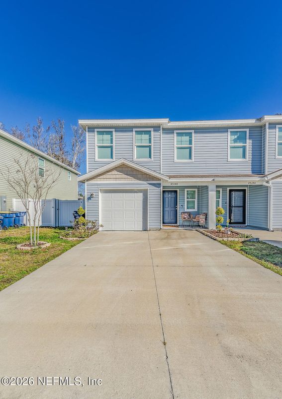 Attached, Exterior, Facade, Rowhouse