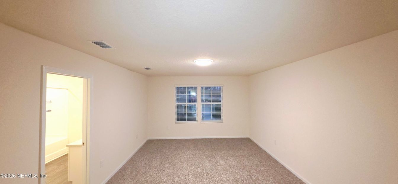 Empty room, Interior