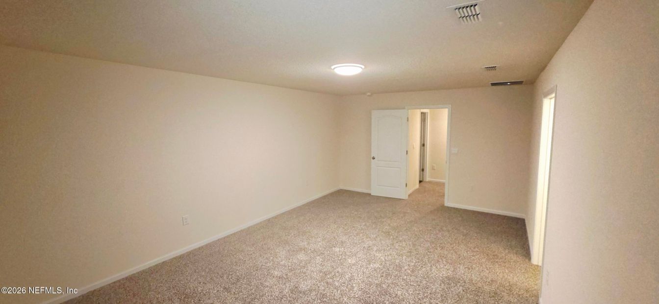 Empty room, Interior