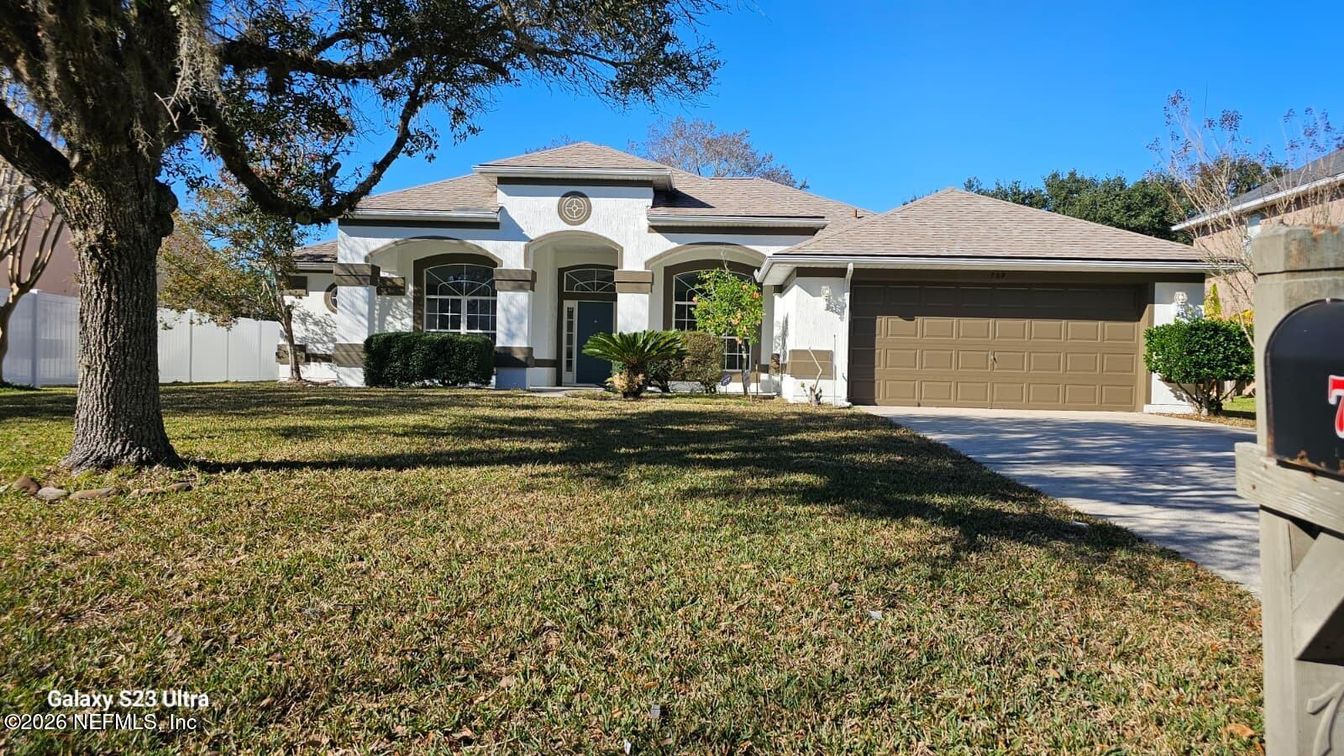 Attached, Exterior, Facade, Mediterranean