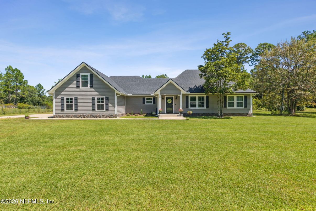 Backyard, Exterior, Facade, Ranch