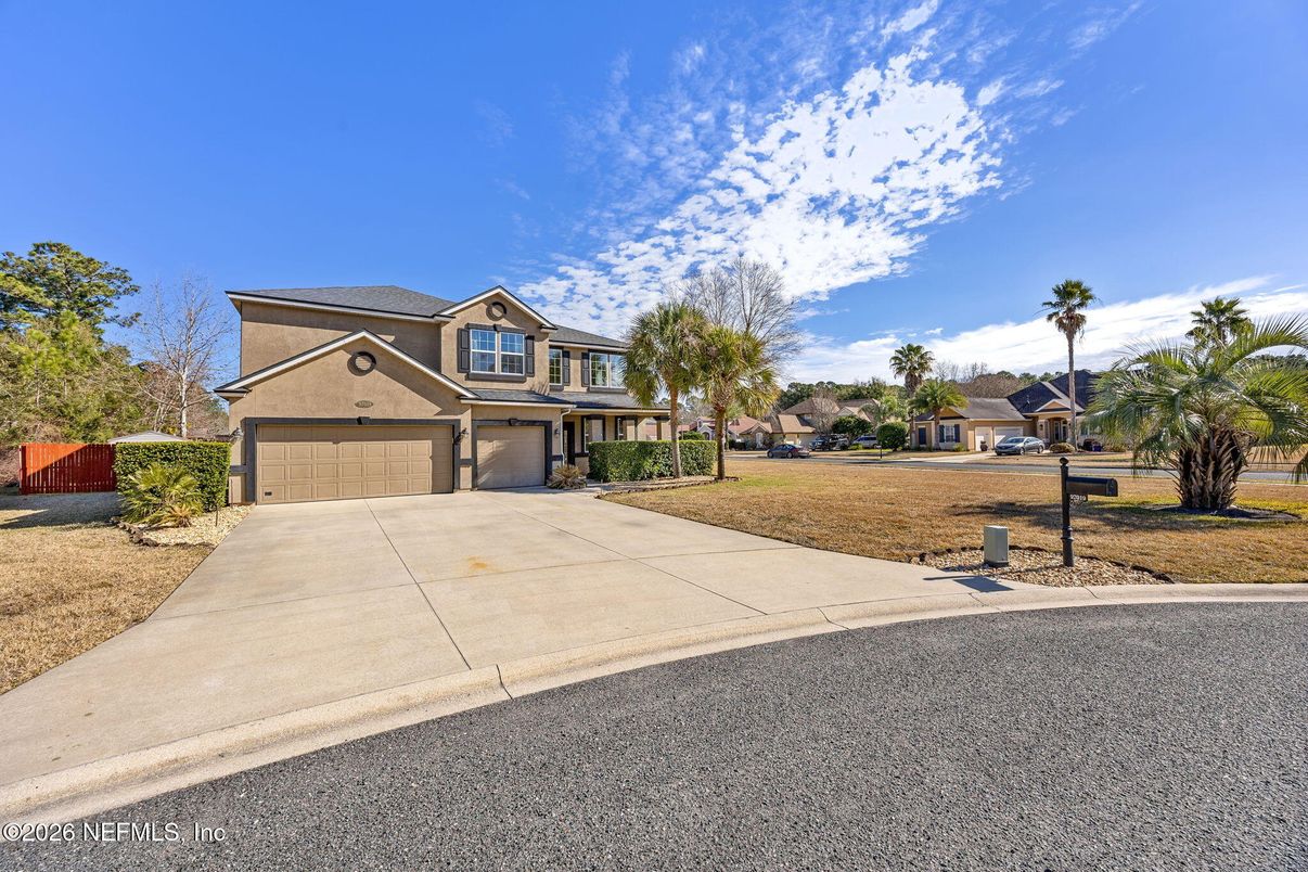 Attached, Exterior, Facade, Mediterranean